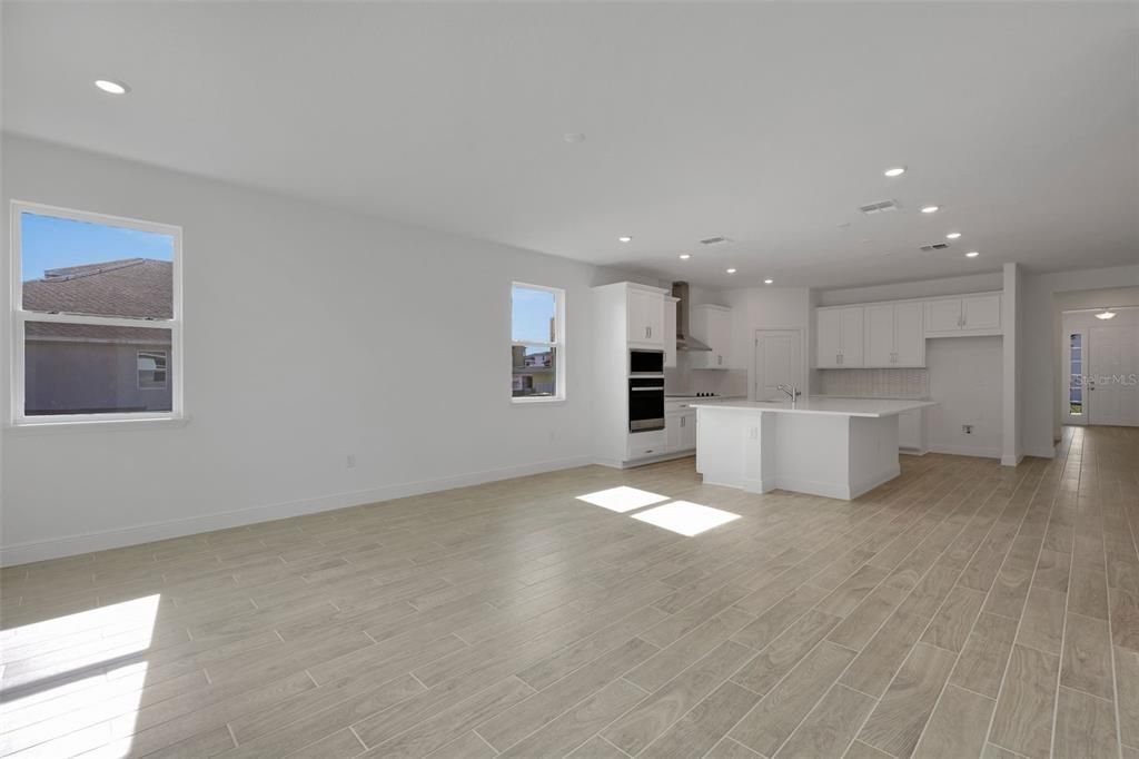 Active With Contract: $541,505 (4 beds, 4 baths, 2736 Square Feet)