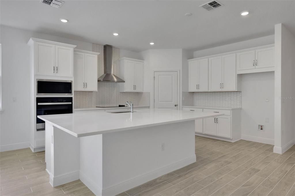 Active With Contract: $541,505 (4 beds, 4 baths, 2736 Square Feet)