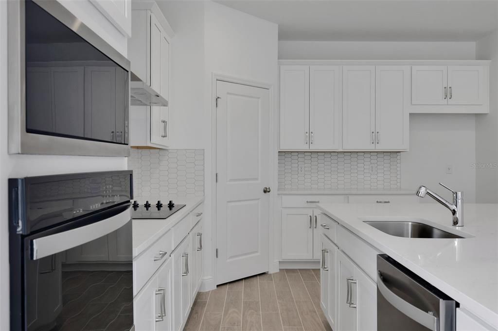 Active With Contract: $541,505 (4 beds, 4 baths, 2736 Square Feet)