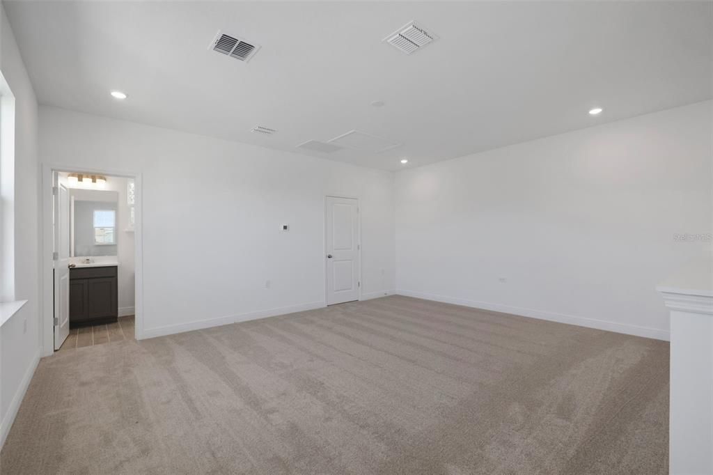 Active With Contract: $541,505 (4 beds, 4 baths, 2736 Square Feet)