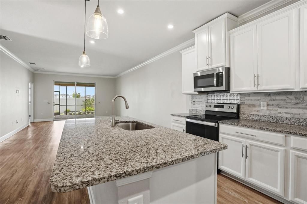 Activo con contrato: $338,000 (3 camas, 2 baños, 1532 Pies cuadrados)