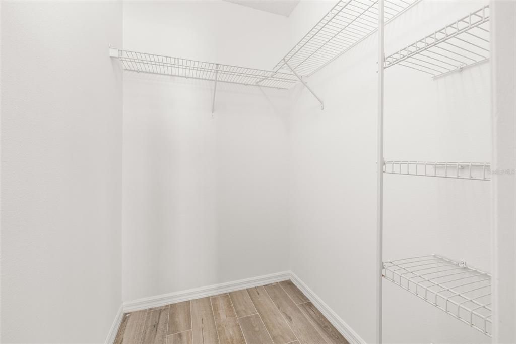 Activo con contrato: $2,300 (4 camas, 2 baños, 1855 Pies cuadrados)