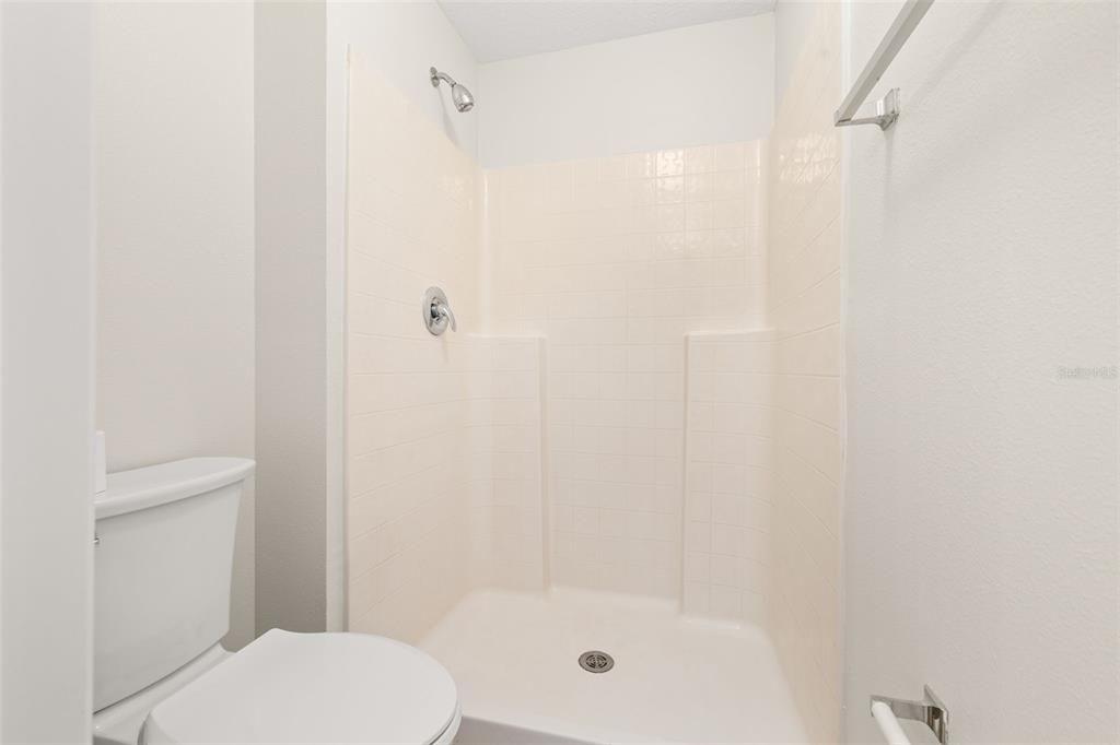Activo con contrato: $2,300 (4 camas, 2 baños, 1855 Pies cuadrados)