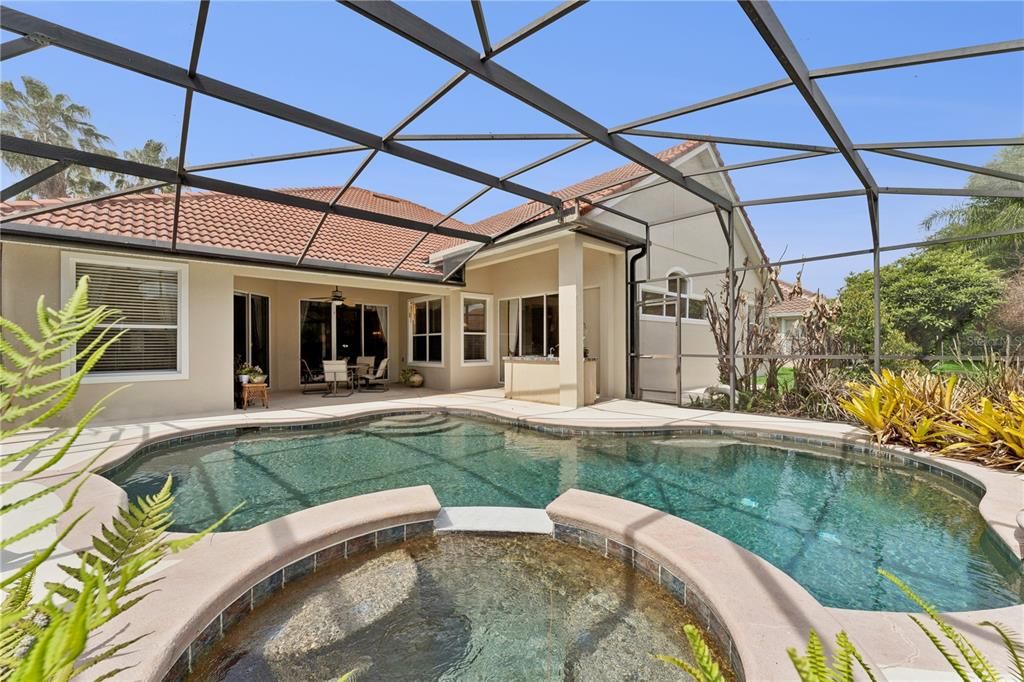 Activo con contrato: $750,000 (5 camas, 3 baños, 3498 Pies cuadrados)