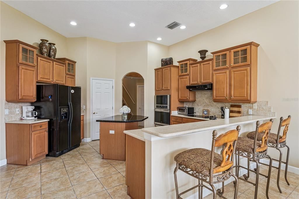 Activo con contrato: $750,000 (5 camas, 3 baños, 3498 Pies cuadrados)