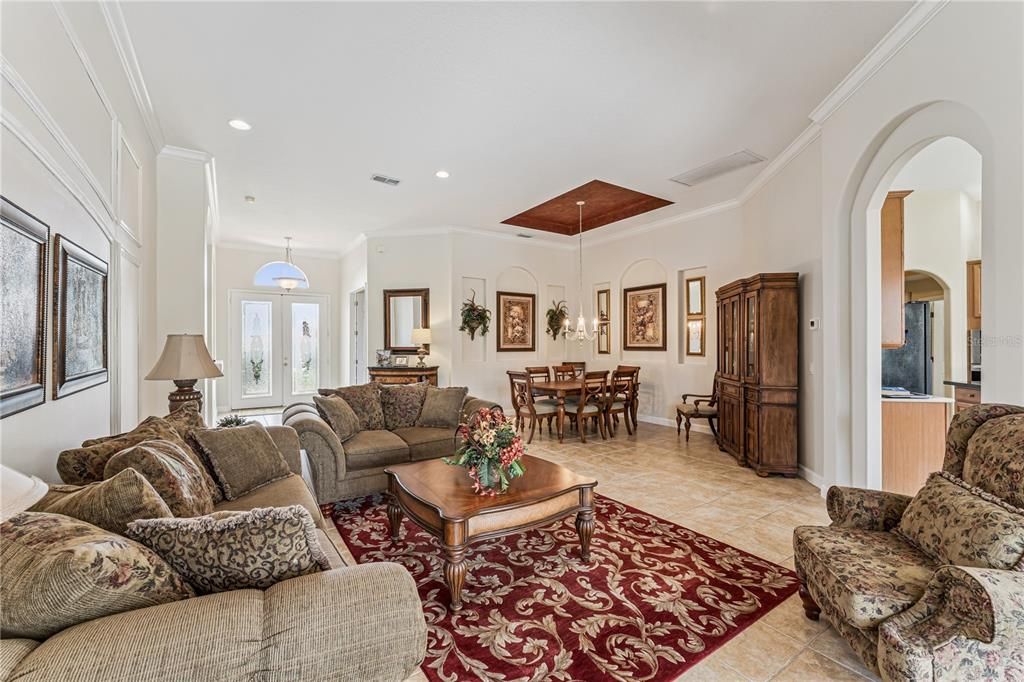 Activo con contrato: $750,000 (5 camas, 3 baños, 3498 Pies cuadrados)