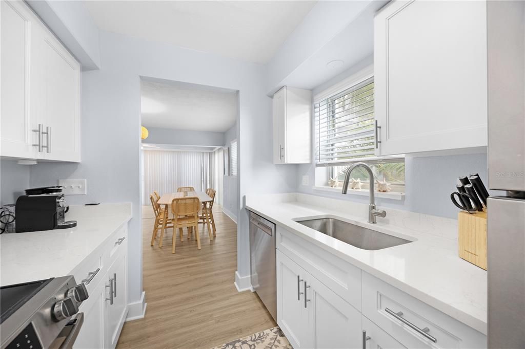 For Sale: $535,000 (2 beds, 2 baths, 1055 Square Feet)