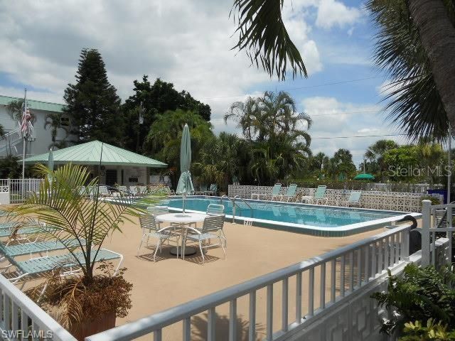 For Sale: $535,000 (2 beds, 2 baths, 1055 Square Feet)