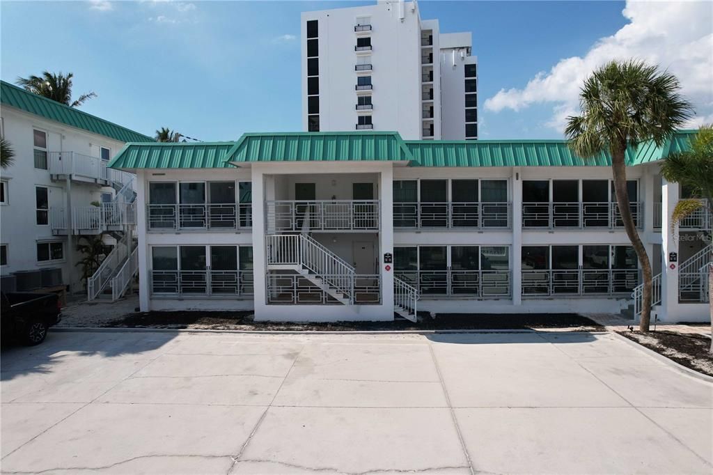 For Sale: $535,000 (2 beds, 2 baths, 1055 Square Feet)