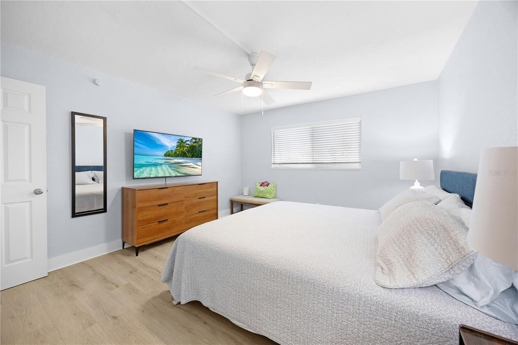 For Sale: $535,000 (2 beds, 2 baths, 1055 Square Feet)
