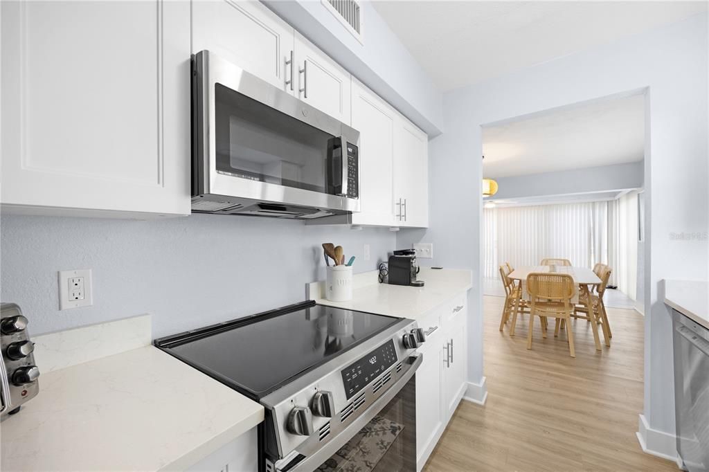 For Sale: $535,000 (2 beds, 2 baths, 1055 Square Feet)