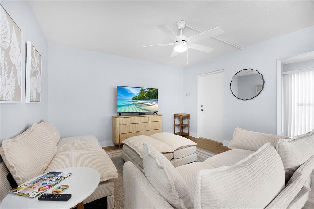 For Sale: $535,000 (2 beds, 2 baths, 1055 Square Feet)