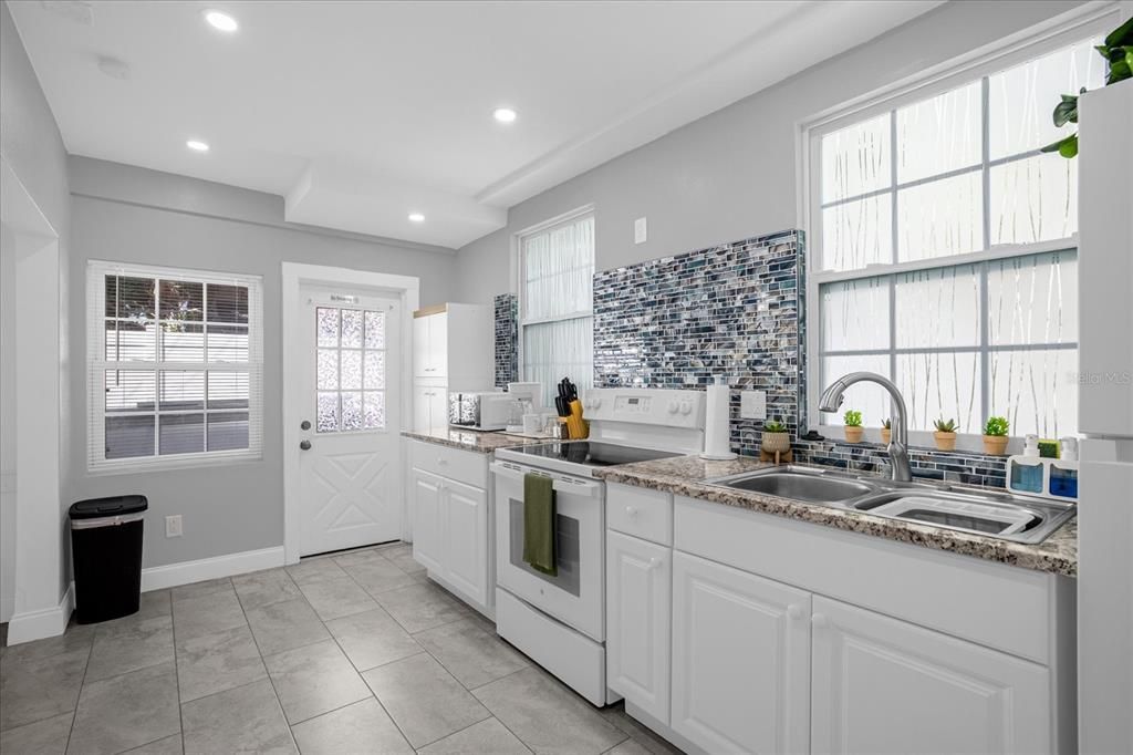 For Sale: $899,900 (5 beds, 0 baths, 2724 Square Feet)