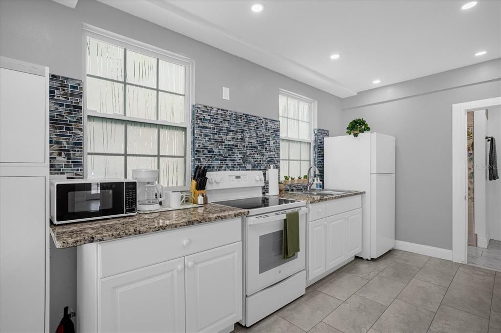 For Sale: $899,900 (5 beds, 0 baths, 2724 Square Feet)