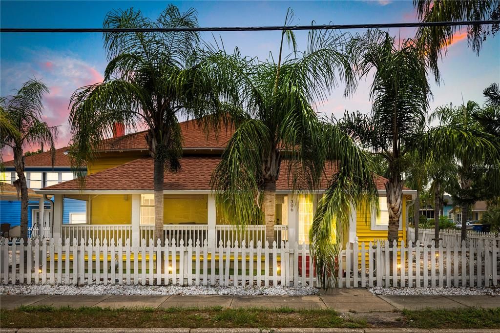 For Sale: $899,900 (5 beds, 0 baths, 2724 Square Feet)