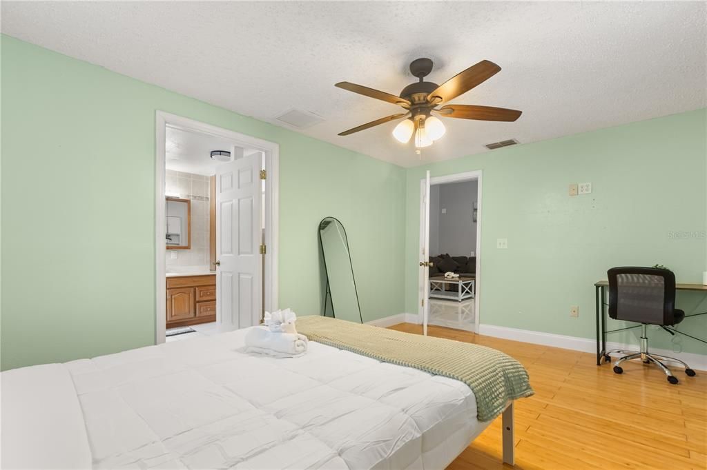 For Sale: $899,900 (5 beds, 0 baths, 2724 Square Feet)