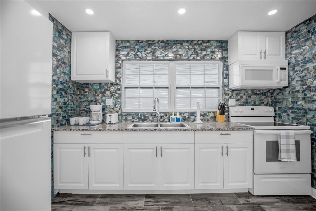 For Sale: $899,900 (5 beds, 0 baths, 2724 Square Feet)