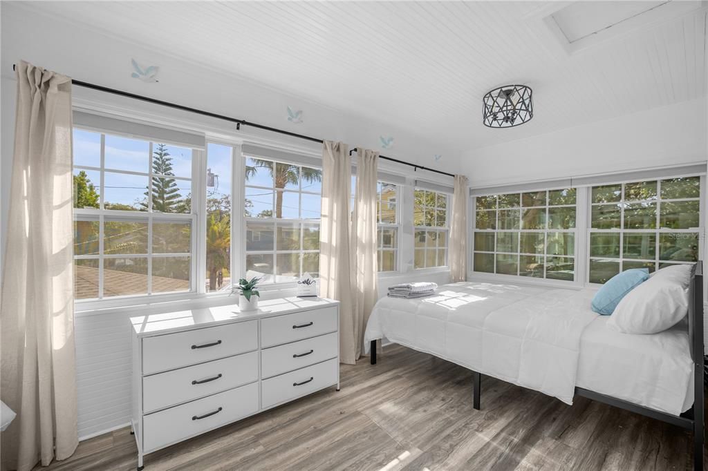 For Sale: $899,900 (5 beds, 0 baths, 2724 Square Feet)