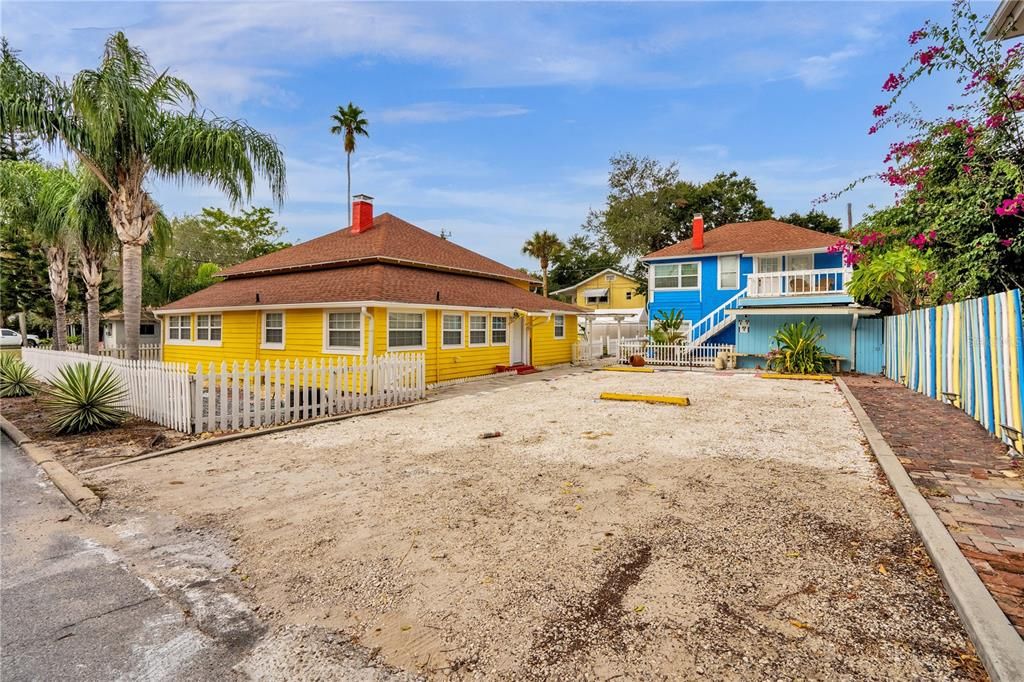 For Sale: $899,900 (5 beds, 0 baths, 2724 Square Feet)