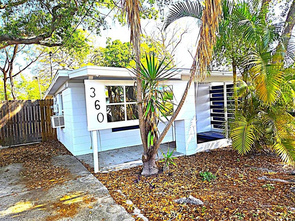 Active With Contract: $150,000 (1 beds, 1 baths, 572 Square Feet)
