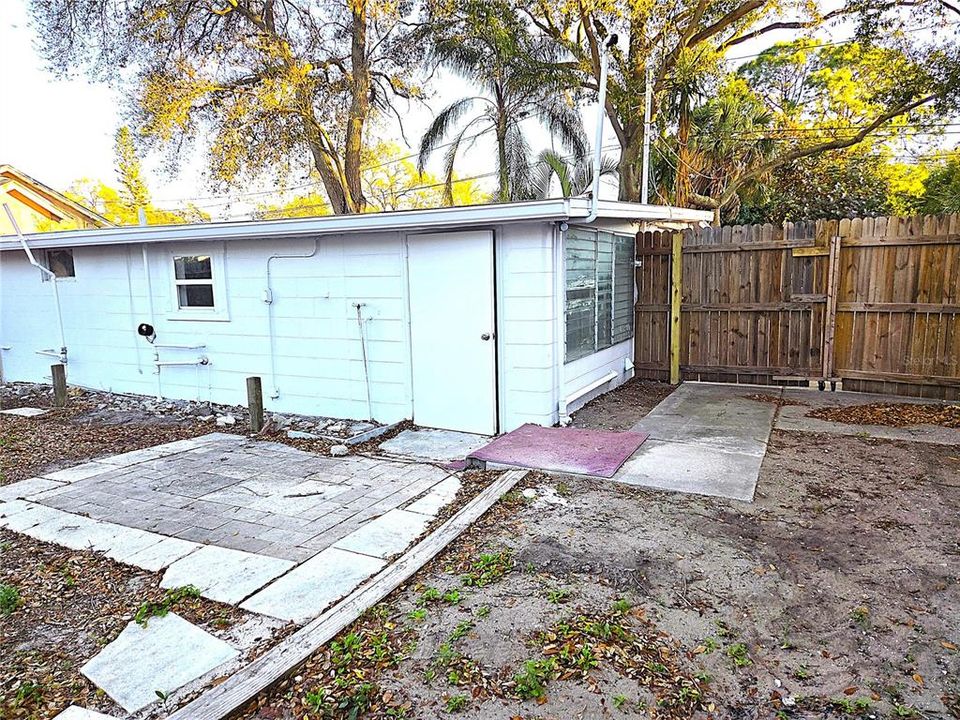 Active With Contract: $150,000 (1 beds, 1 baths, 572 Square Feet)