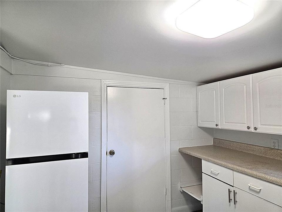 Active With Contract: $150,000 (1 beds, 1 baths, 572 Square Feet)