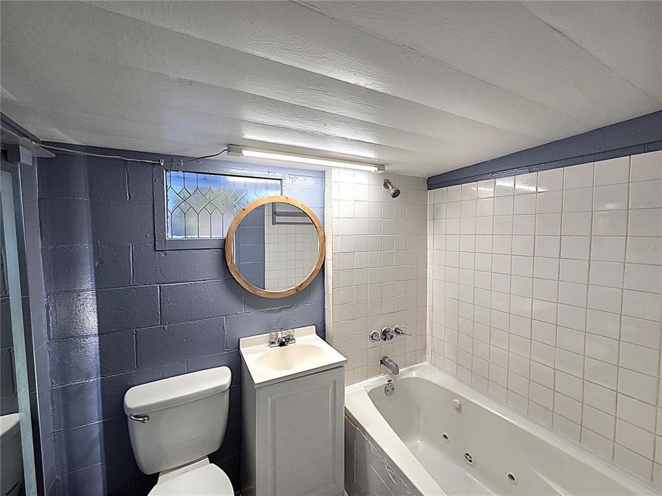 Active With Contract: $150,000 (1 beds, 1 baths, 572 Square Feet)