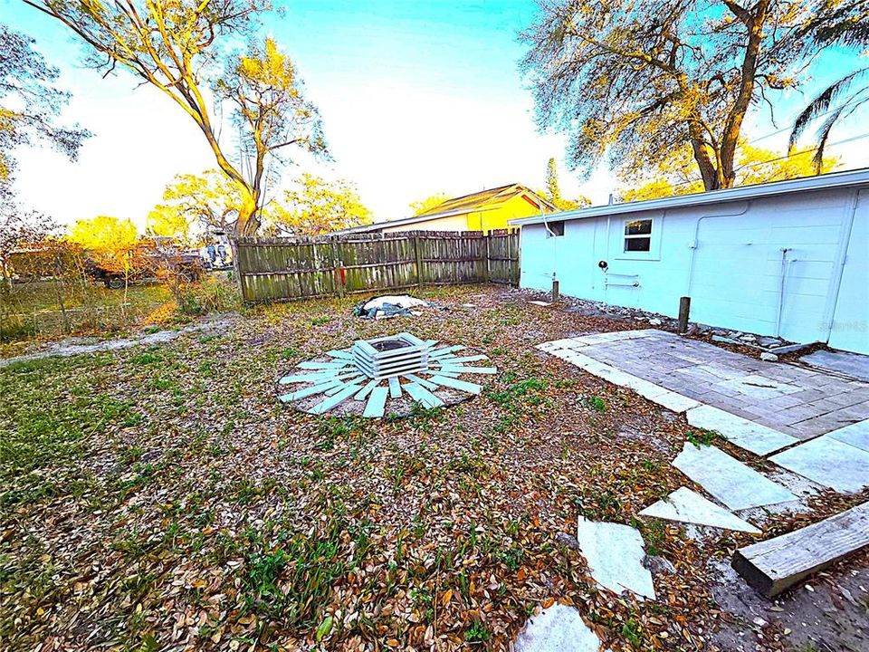 Active With Contract: $150,000 (1 beds, 1 baths, 572 Square Feet)