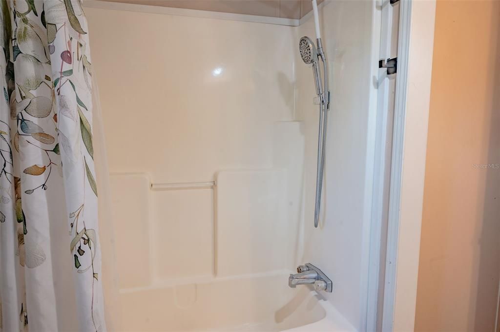 En Venta: $267,000 (4 camas, 2 baños, 2052 Pies cuadrados)