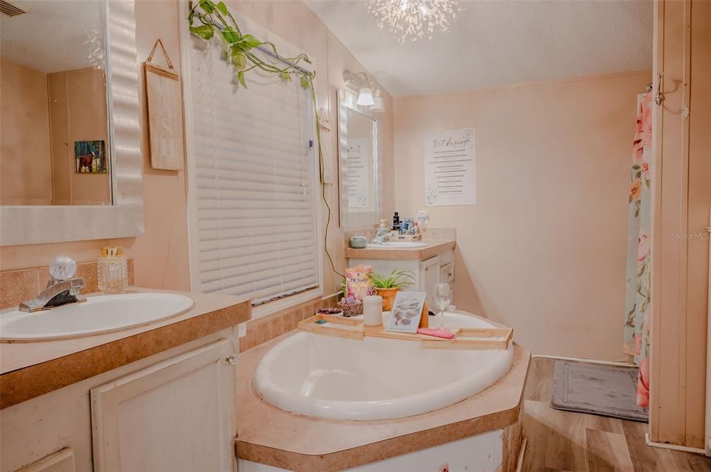 En Venta: $267,000 (4 camas, 2 baños, 2052 Pies cuadrados)