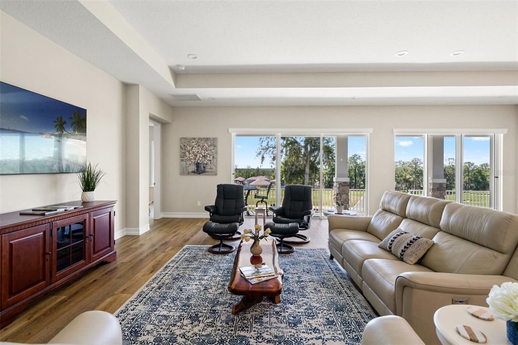 En Venta: $937,000 (4 camas, 3 baños, 3056 Pies cuadrados)