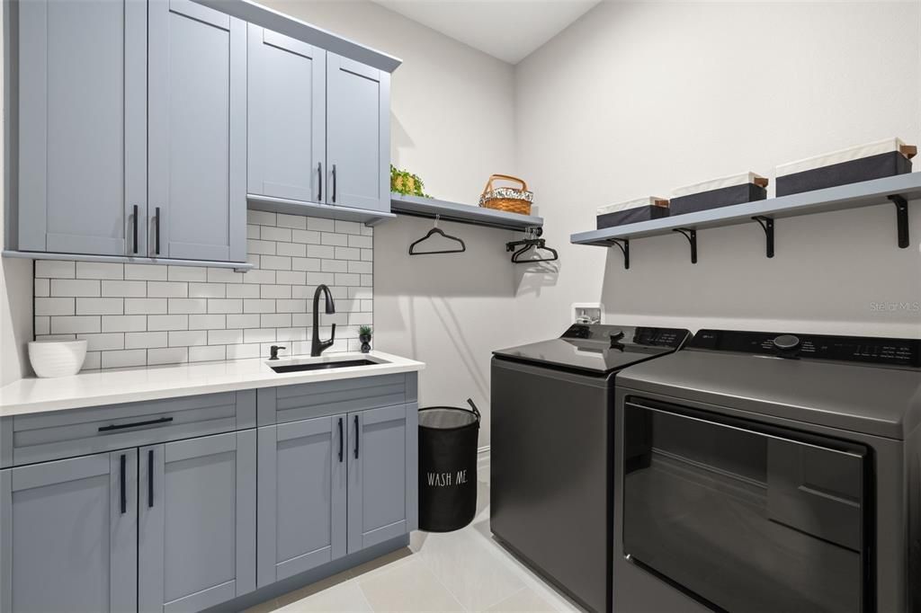 En Venta: $937,000 (4 camas, 3 baños, 3056 Pies cuadrados)