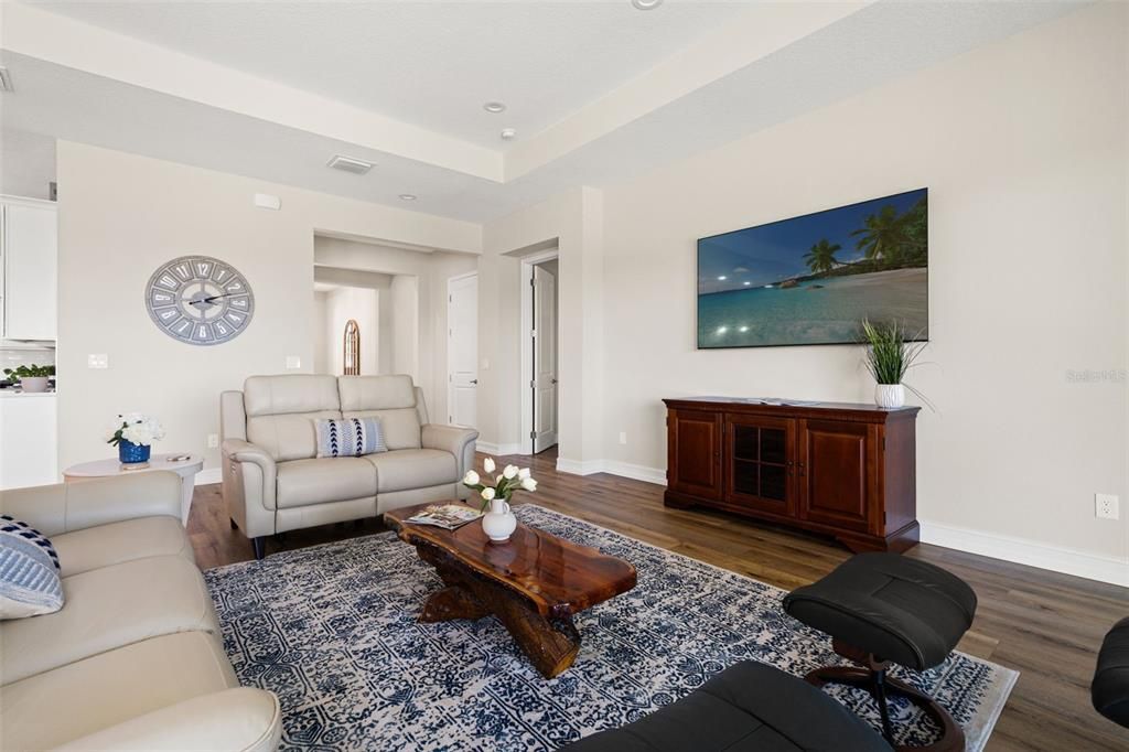 En Venta: $937,000 (4 camas, 3 baños, 3056 Pies cuadrados)