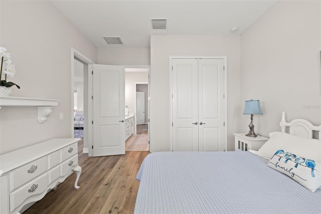 En Venta: $937,000 (4 camas, 3 baños, 3056 Pies cuadrados)