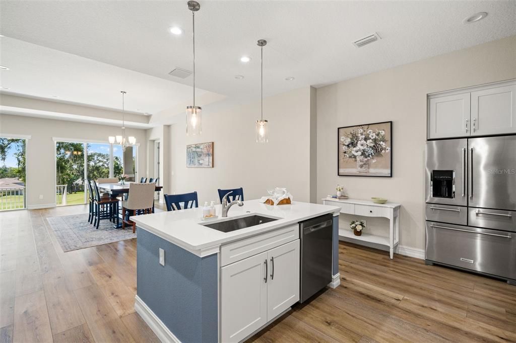 En Venta: $937,000 (4 camas, 3 baños, 3056 Pies cuadrados)