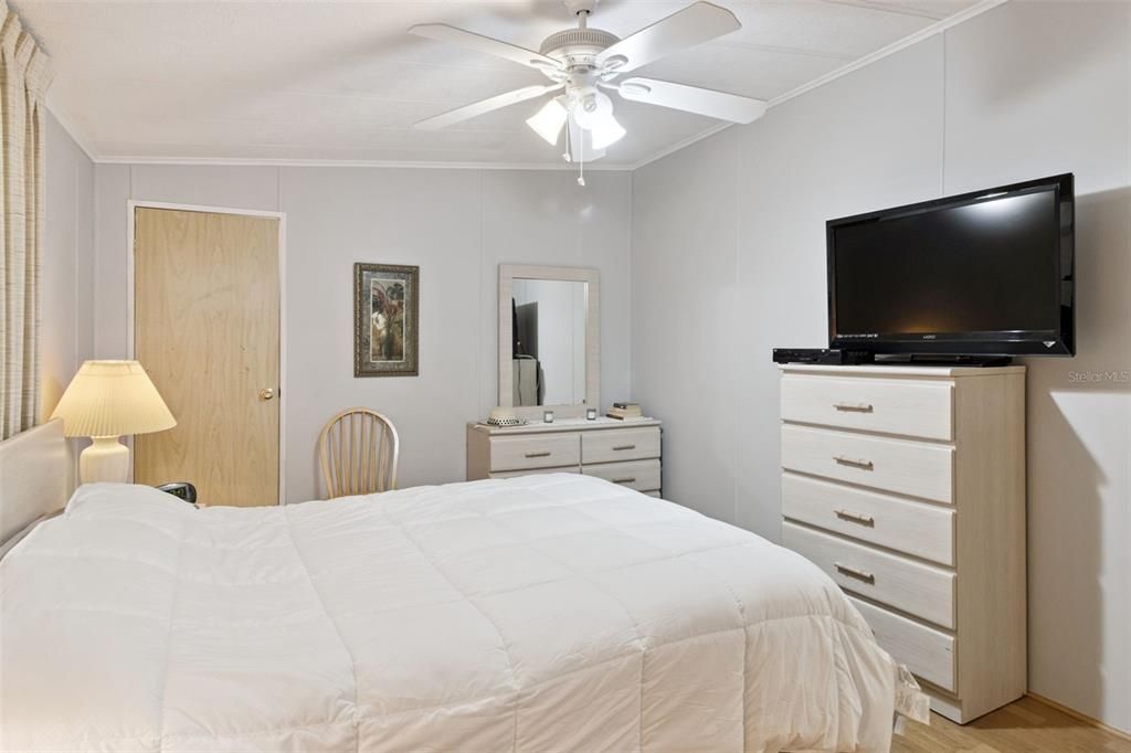 Activo con contrato: $115,000 (2 camas, 2 baños, 1056 Pies cuadrados)