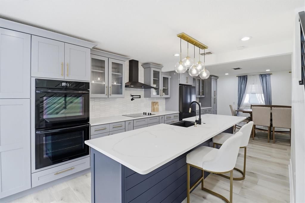 En Venta: $365,000 (4 camas, 2 baños, 2222 Pies cuadrados)