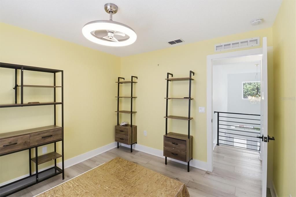 En Venta: $365,000 (4 camas, 2 baños, 2222 Pies cuadrados)