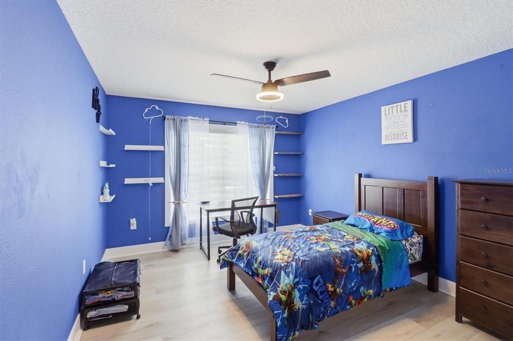 En Venta: $365,000 (4 camas, 2 baños, 2222 Pies cuadrados)