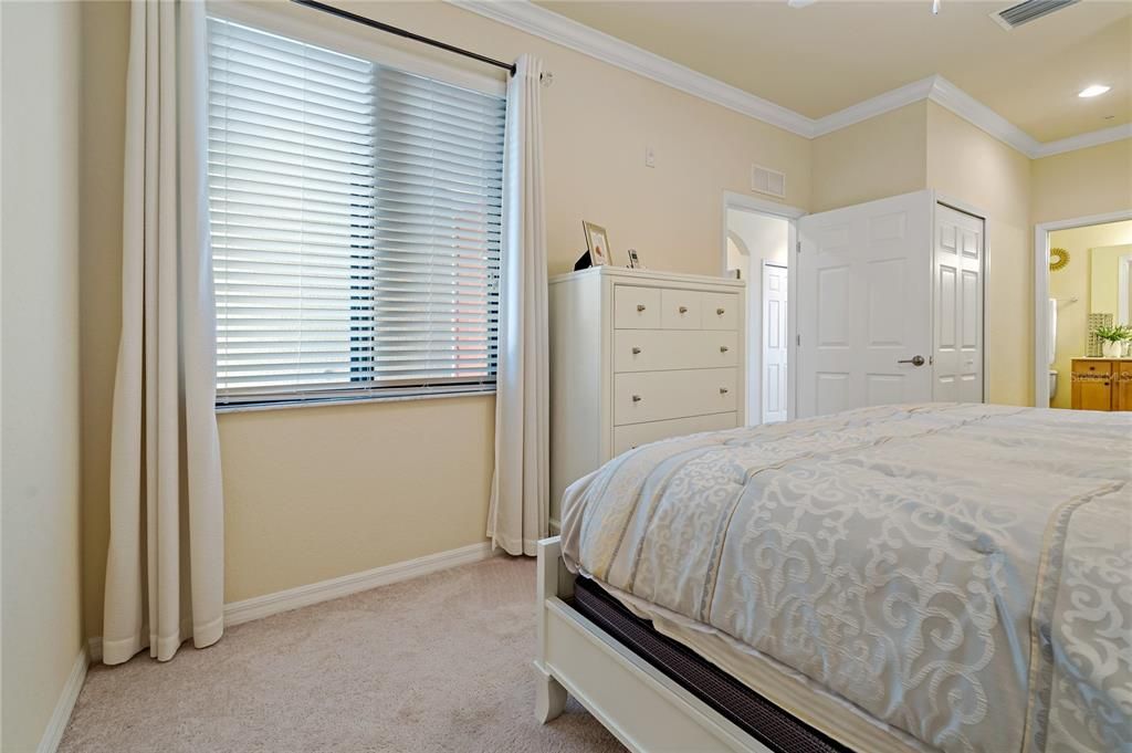 出租: $2,295 (2 贝兹, 2 浴室, 1156 平方英尺)