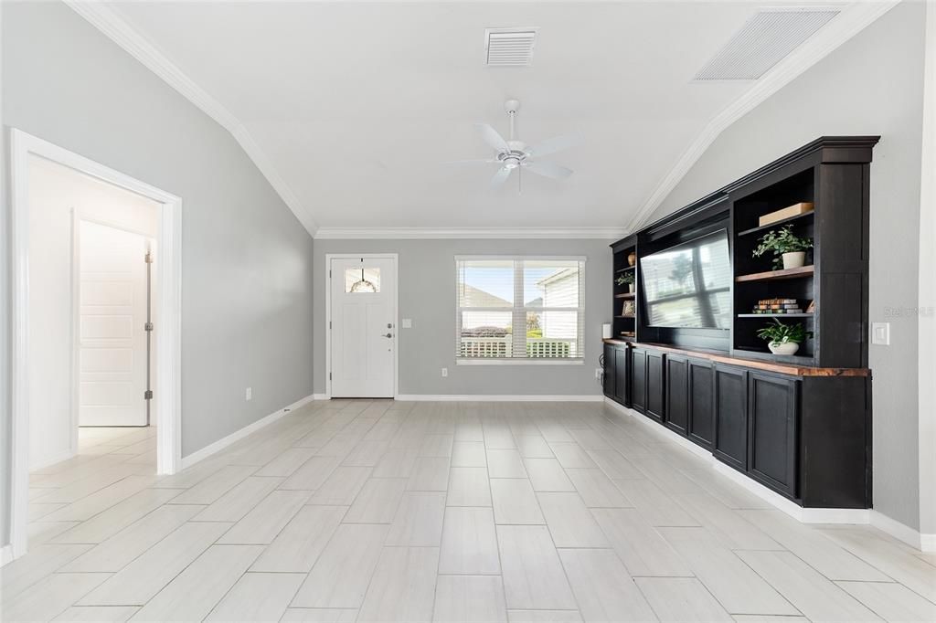 Activo con contrato: $364,900 (3 camas, 2 baños, 1392 Pies cuadrados)