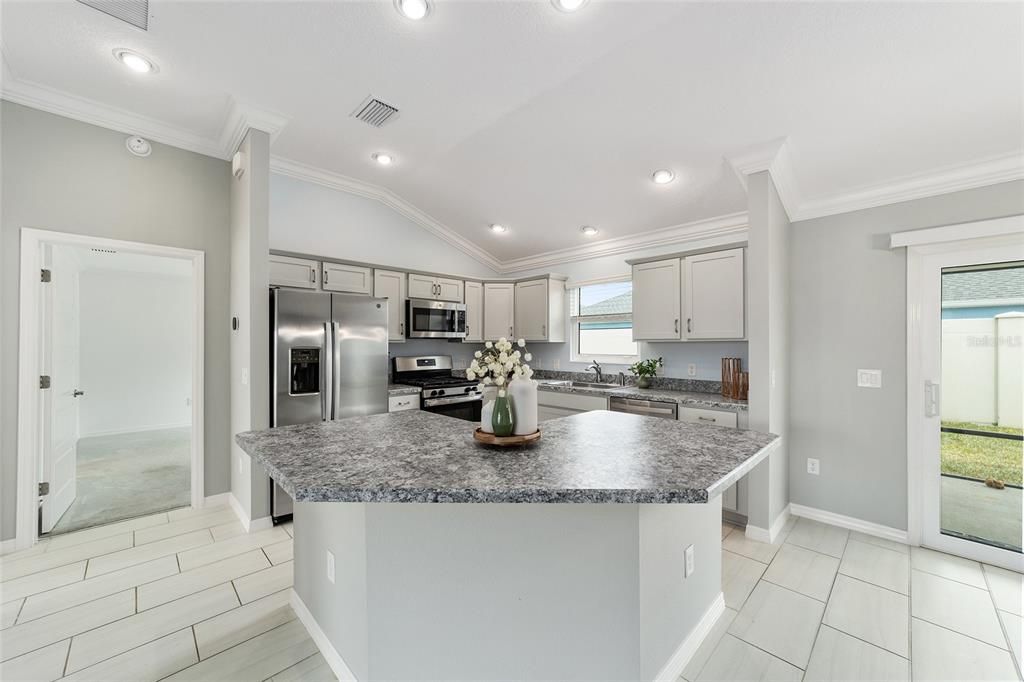 Activo con contrato: $364,900 (3 camas, 2 baños, 1392 Pies cuadrados)