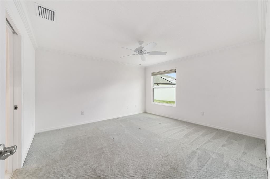 Activo con contrato: $364,900 (3 camas, 2 baños, 1392 Pies cuadrados)