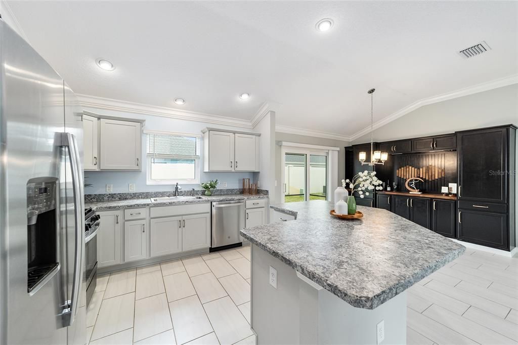Activo con contrato: $364,900 (3 camas, 2 baños, 1392 Pies cuadrados)