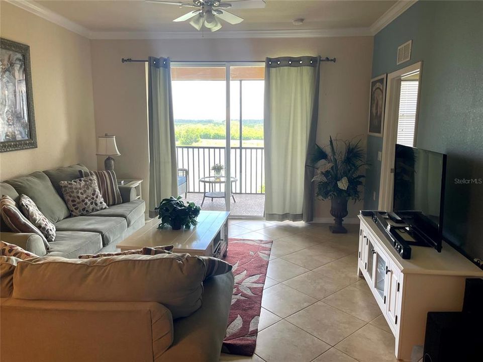 For Rent: $2,150 (2 beds, 2 baths, 1121 Square Feet)