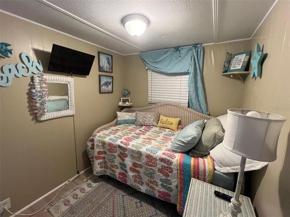 На продажу: $168,000 (2 спален, 1 ванн, 624 Квадратных фут)