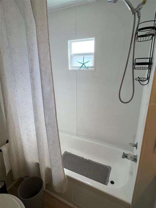 На продажу: $168,000 (2 спален, 1 ванн, 624 Квадратных фут)