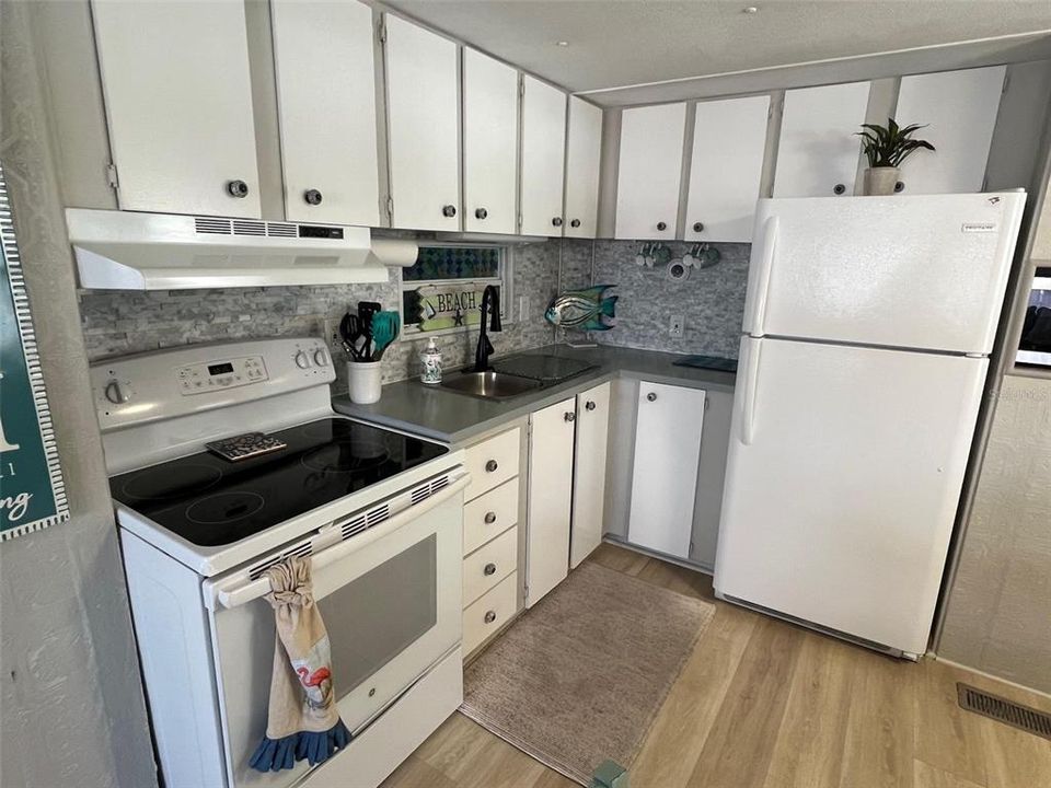 На продажу: $168,000 (2 спален, 1 ванн, 624 Квадратных фут)