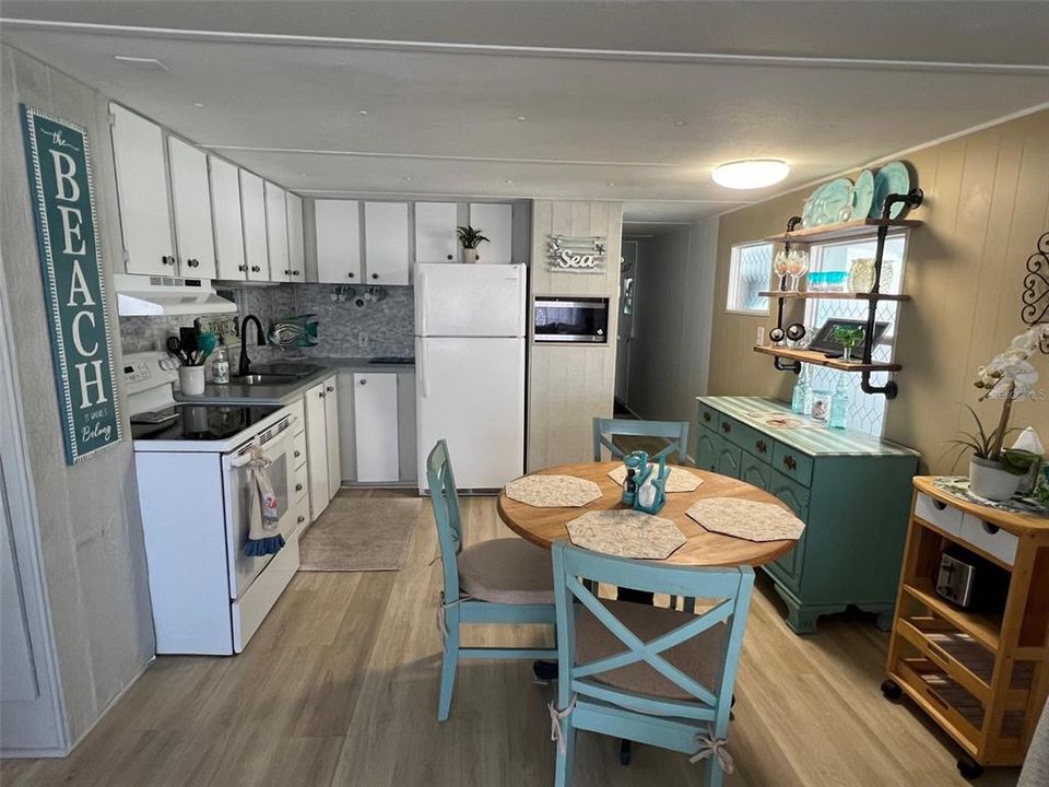 На продажу: $168,000 (2 спален, 1 ванн, 624 Квадратных фут)