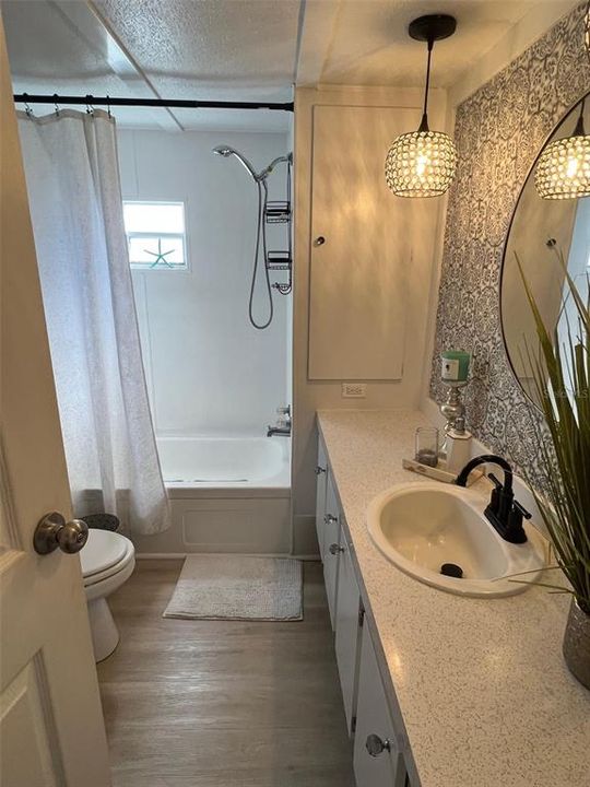 На продажу: $168,000 (2 спален, 1 ванн, 624 Квадратных фут)